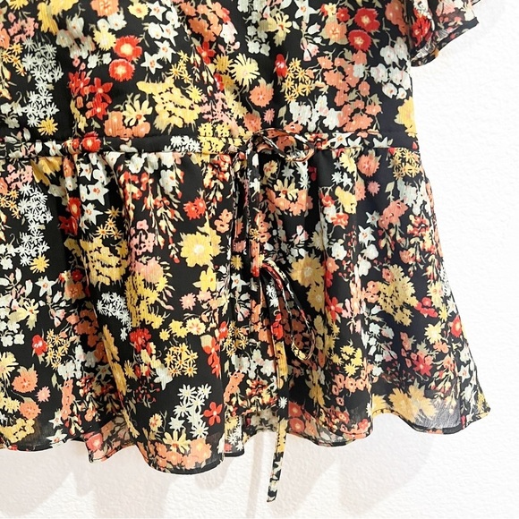 Madewell- Short Sleeve Peplum Wrap Top in Flower Garden- XS - Picture 6 of 7